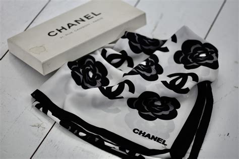 chanel sjaal zwart wit|Sjaal .